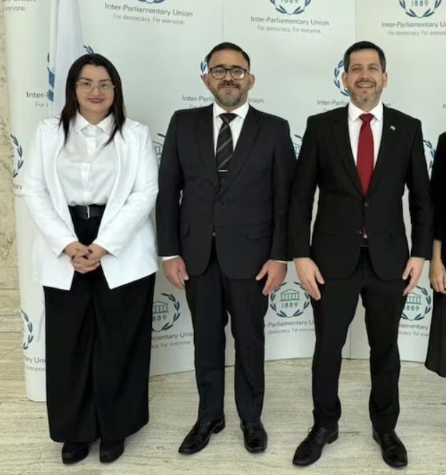 Raúl Latorre defiende a su comunicadora estrella pese a no haber concursado