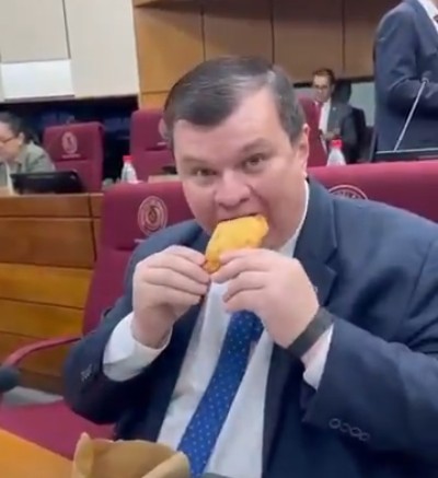 Dionisio Amarilla llevó “empanadas sin huevo” al Senado y reaviva pelea con «Coto» Nogués