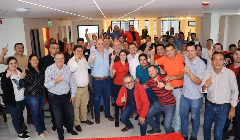 A fiel estilo de la ANR: Vaesken ofrece 1.500 cargos a seccionaleros de CDE