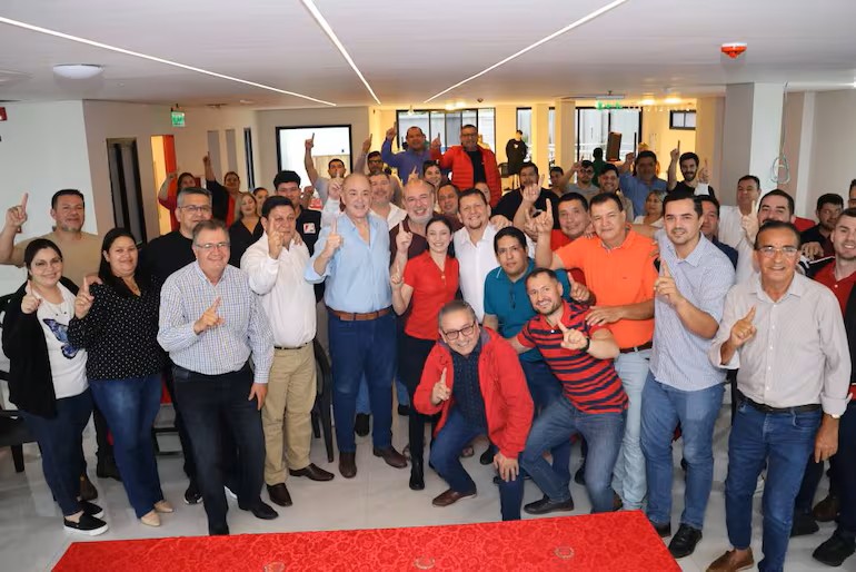 A fiel estilo de la ANR: Vaesken ofrece 1.500 cargos a seccionaleros de CDE