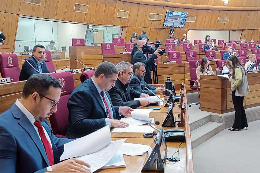 Cartismo frena ley de datos y crecen sospechas de blindaje político