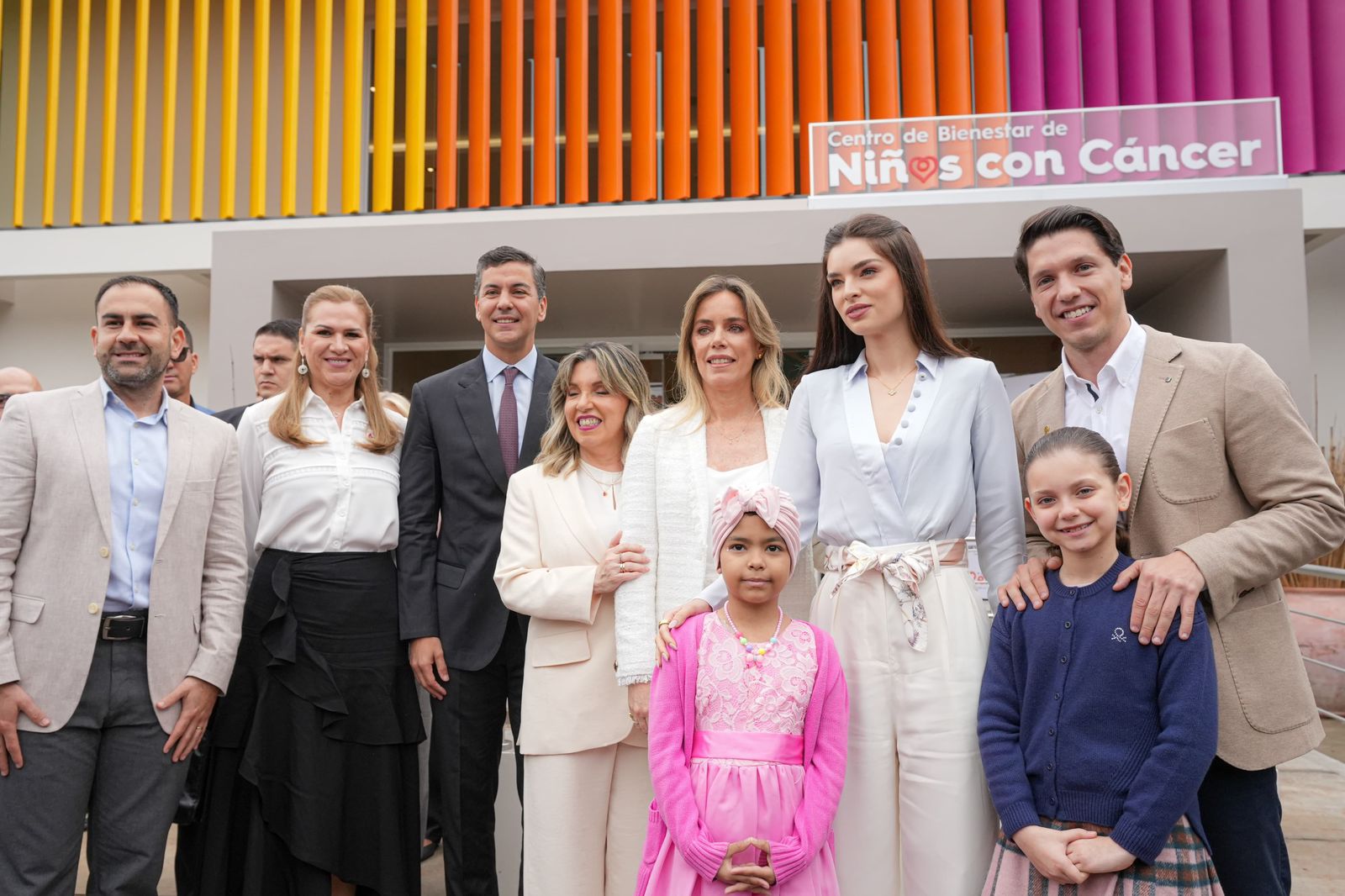 Nadia Ferreira emociona al país al inaugurar centro pionero para niños con cáncer junto a Santi Peña
