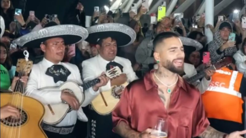 ¡Maluma la rompe y celebra con mariachi junto a sus fans!