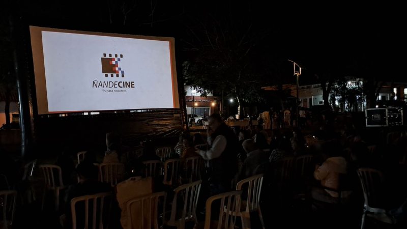Ñandecine ilumina Caraguatay con cine nacional al aire libre