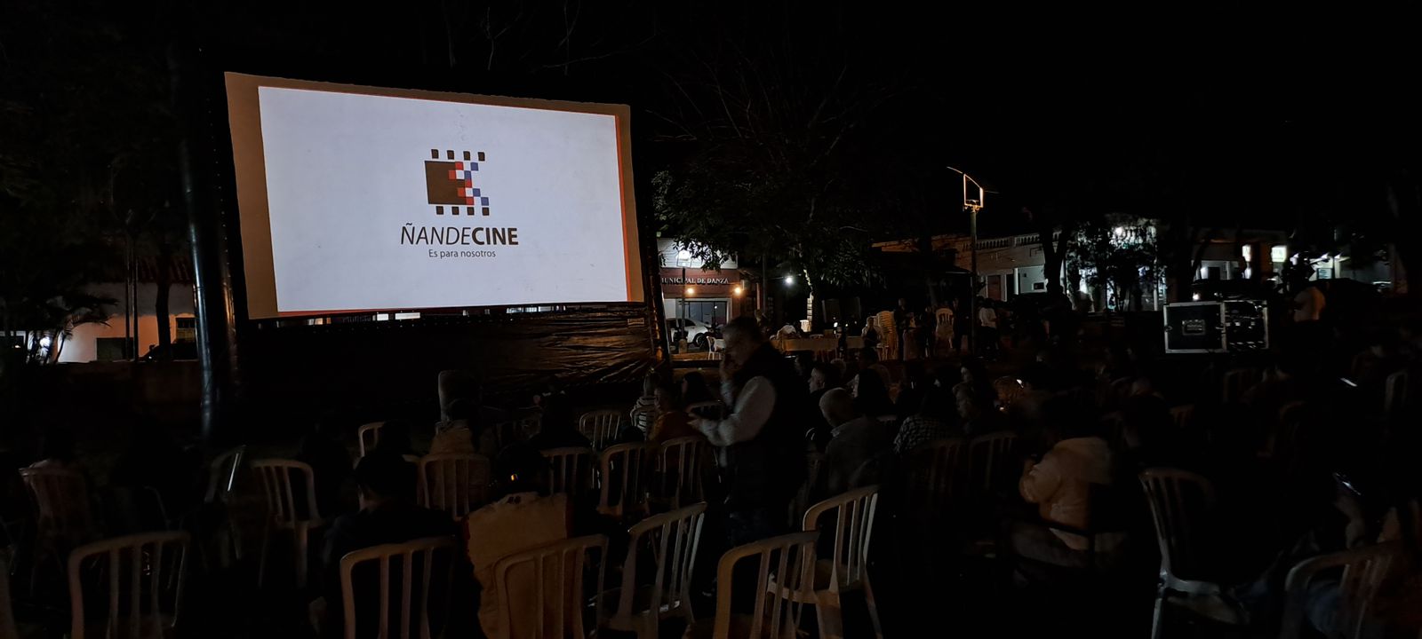Ñandecine ilumina Caraguatay con cine nacional al aire libre