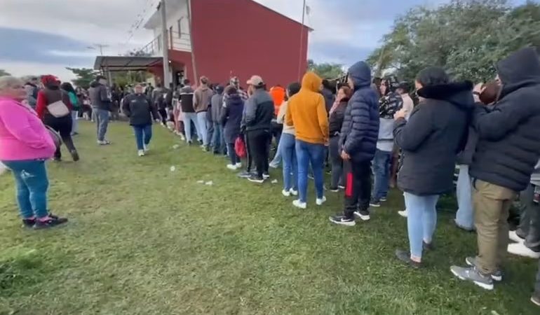 “Turismo electoral”: acusan al oficialismo de amañar traslados en la ANR