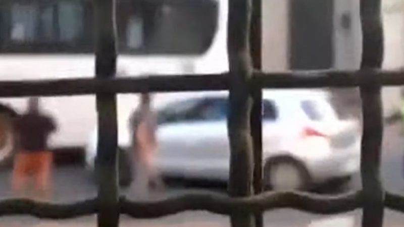 Disparos frente a un colegio de Asunción tras roce entre auto y bus