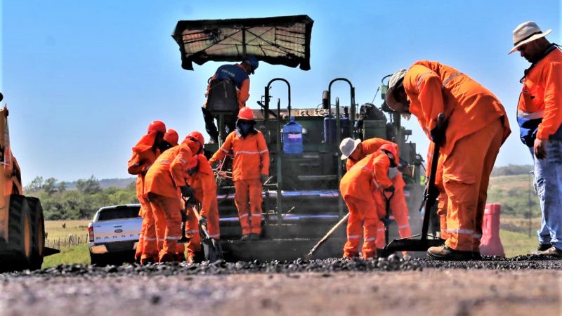 Constructoras reclaman al Gobierno el pago de USD 150 millones en deudas