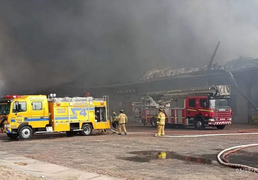 Incendio en parque industrial dejó cuantiosas pérdidas, según director del lugar