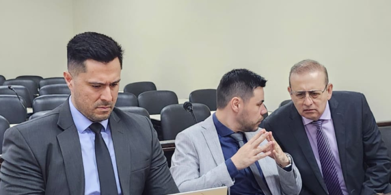 Erico Galeano cambia de defensores y logra suspender audiencia