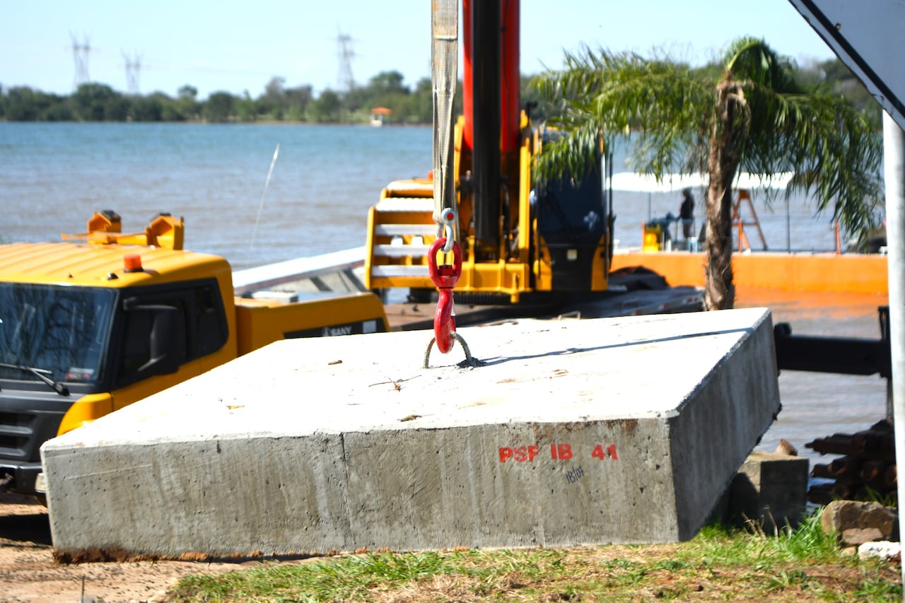 Planta solar flotante en Itaipú: inician instalación de anclajes