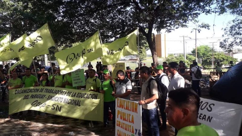 Docentes irán a paro: exigen mayor presupuesto y mejoras salariales