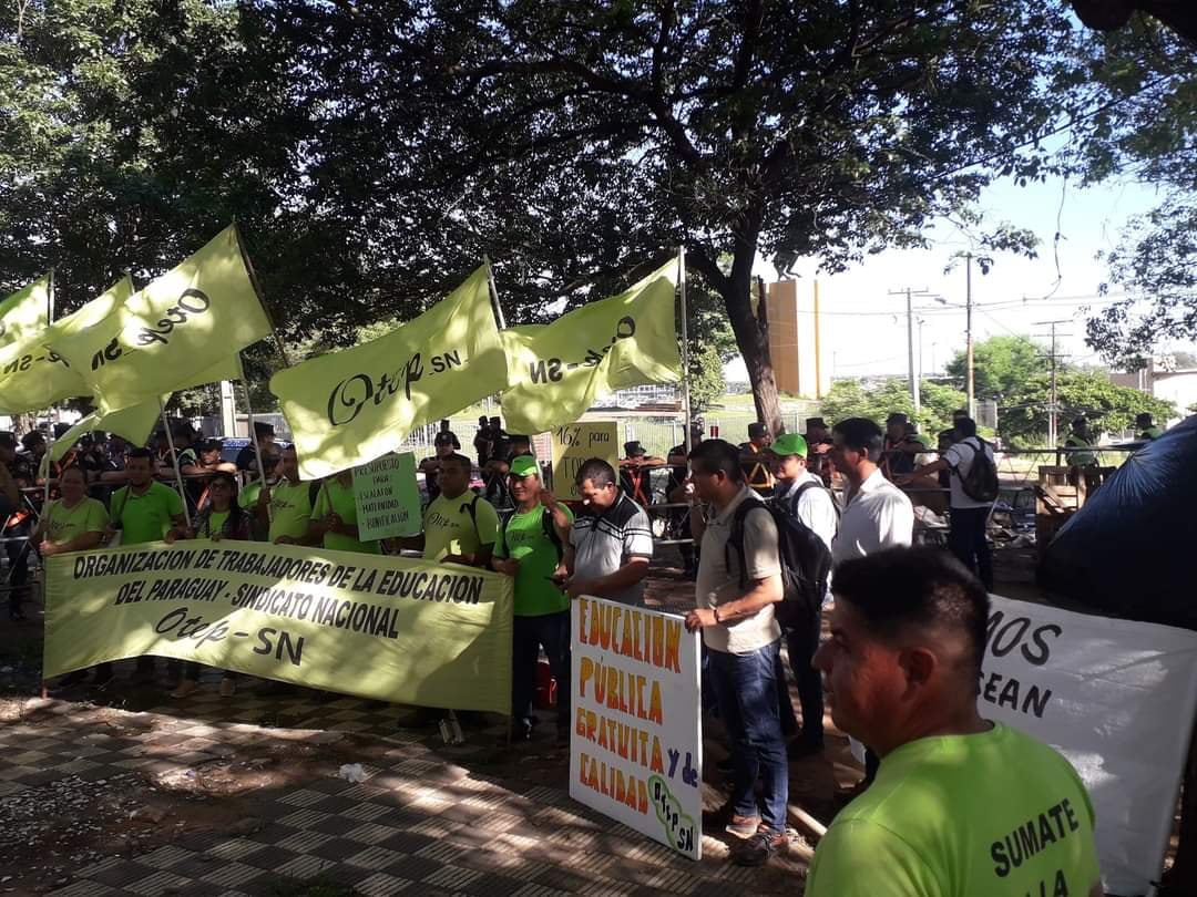 Docentes irán a paro: exigen mayor presupuesto y mejoras salariales