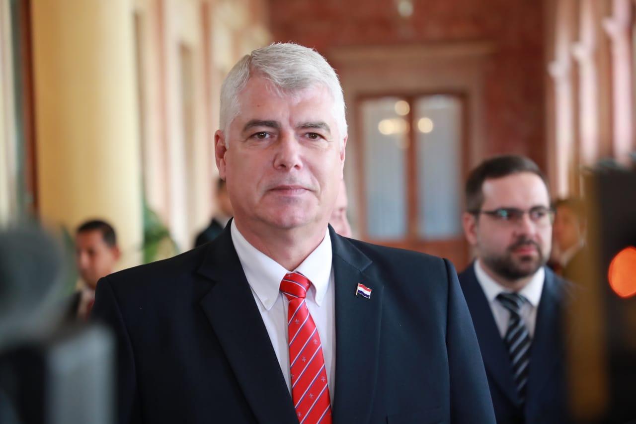 «Yo no voy a acordar con Cartes, Peña ni con Alliana», dice Arnoldo Wiens