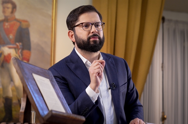 Gabriel Boric condena la violencia en el partido Independiente-Universidad de Chile y pide justicia para los agredidos