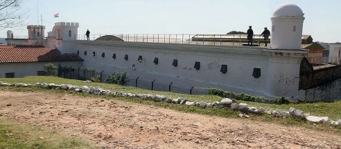 Ordenan intervención del penal de Emboscada Antigua tras escándalo por celdas vip