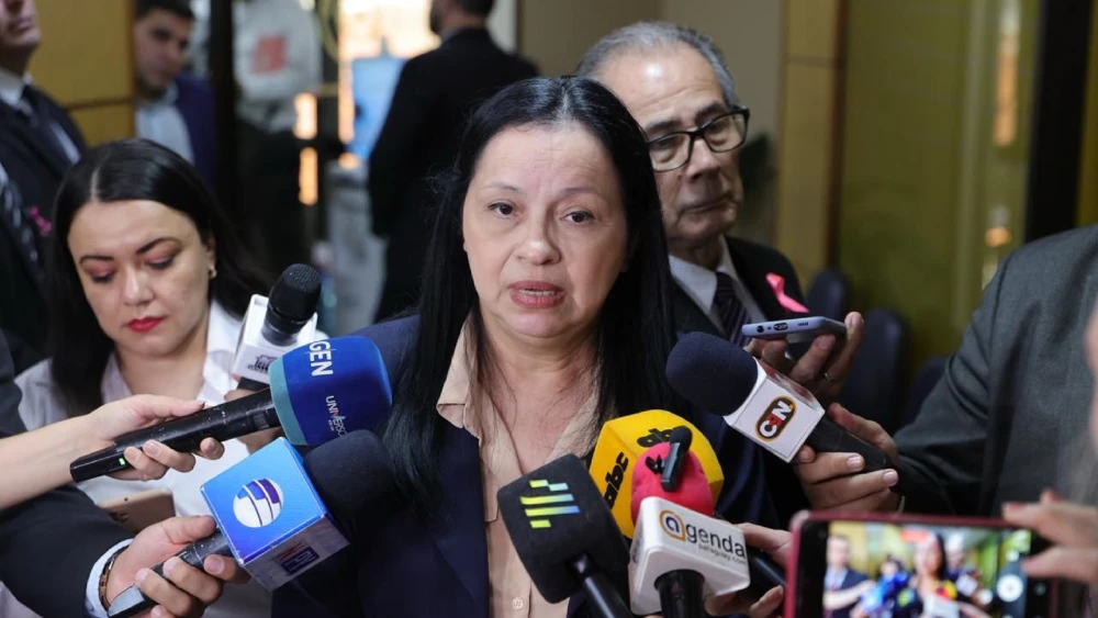 Senadora cuestiona acuerdo con Estados Unidos sobre solicitudes de asilo para inmigrantes