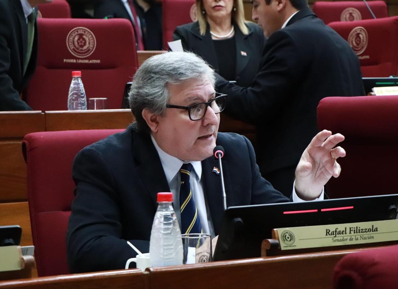 Senado dio luz verde a pedidos de informes a IPS tras favorecer a banco amigo de Santiago Peña