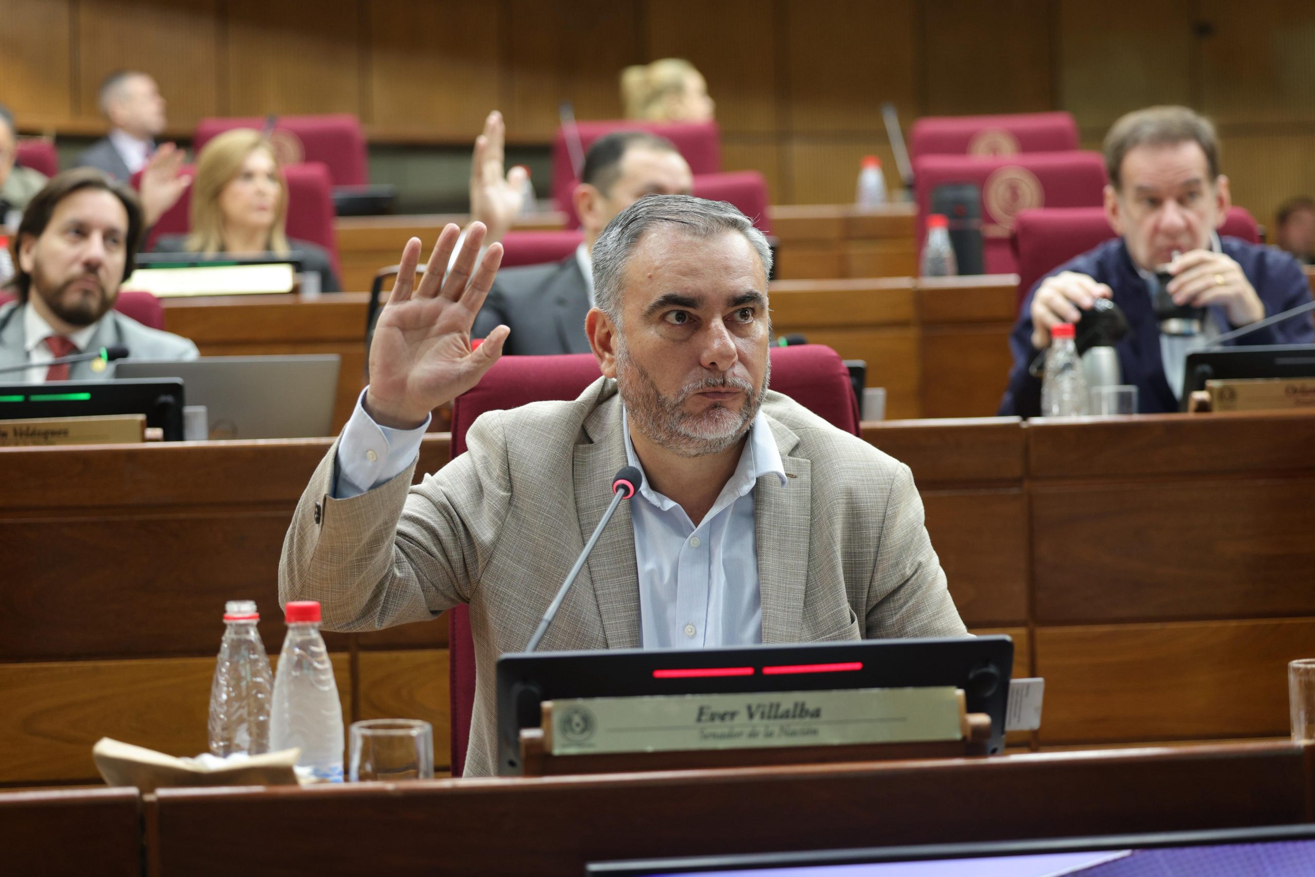 Peña copia el manual de la dictadura acusa senador Villalba: cierran Biggie por “castigo político”