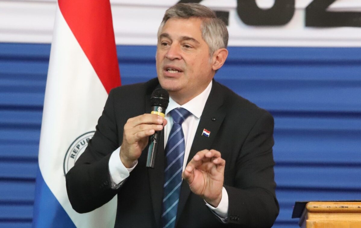 MEC defiende cierre de escuelas con baja matrícula y mover alumnos en buses escolares