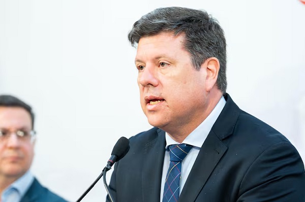 Ministro pide a comerciantes pensar en bolsillo ciudadano