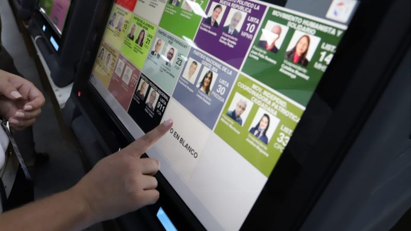 HC inquieto ante posible derrota electoral: acusan presión sobre control de máquinas de votación