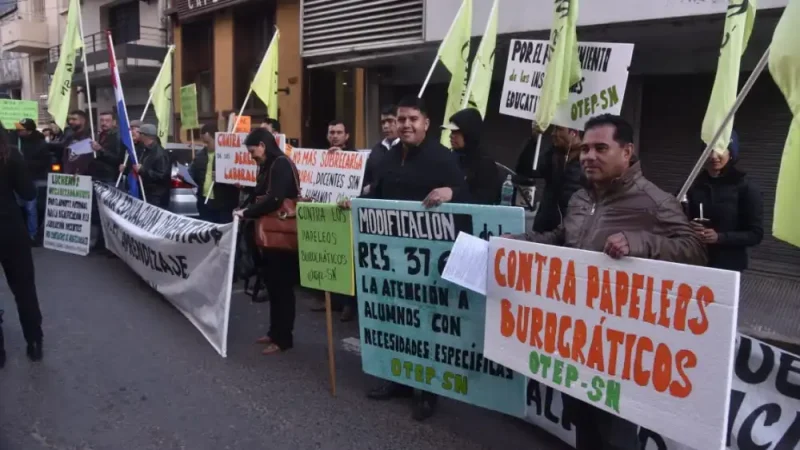 Docentes exigen al MEC resolver sobrecarga laboral y presupuesto para educación