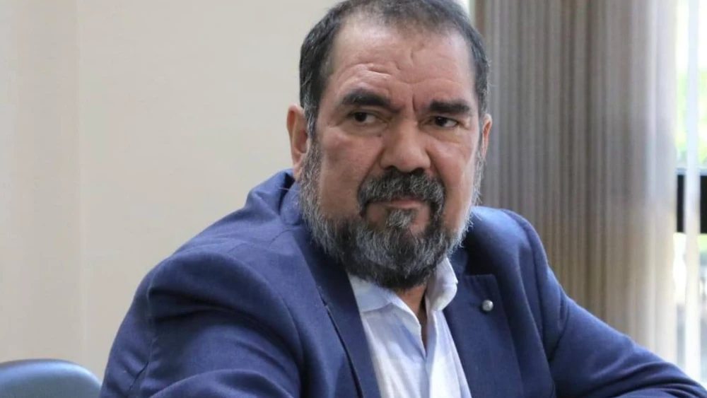 Titular de comisión del Senado rechaza haber firmado órdenes de trabajo para ‘neposobrinos’