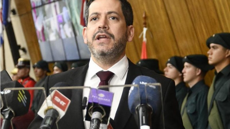 Latorre elogia operativo policial mientras jóvenes denuncian represión