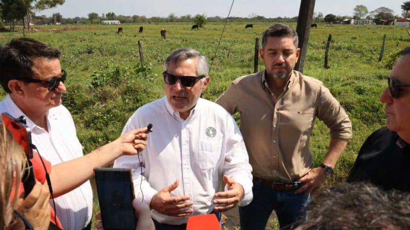 MEC se planta en licitación con tendencia a grandes empresas: ministro alega que no es privilegio sino transparencia