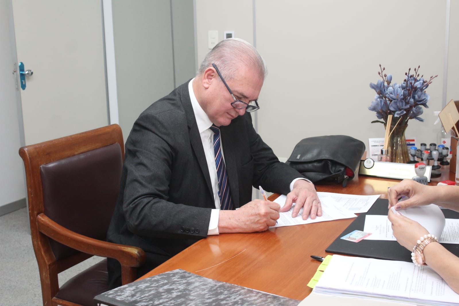 Dirigente colorado pide juicio político contra el fiscal general: alegan mal desempeño de Rolón