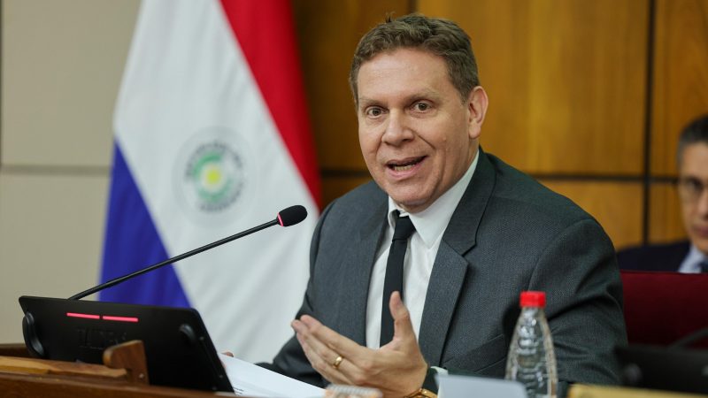 Eddie Jara promete cuidar imagen personal tras reclamos en el Senado