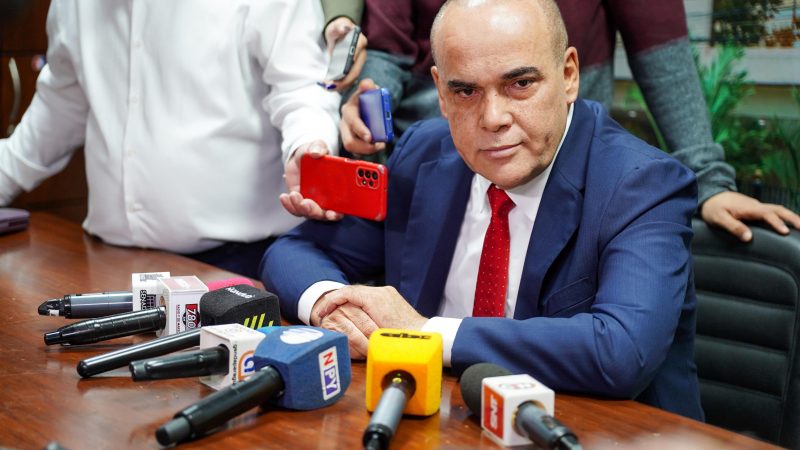 “No hay sobrefacturación”, dice «Bachi» sobre ascensores, pero los audios lo contradicen