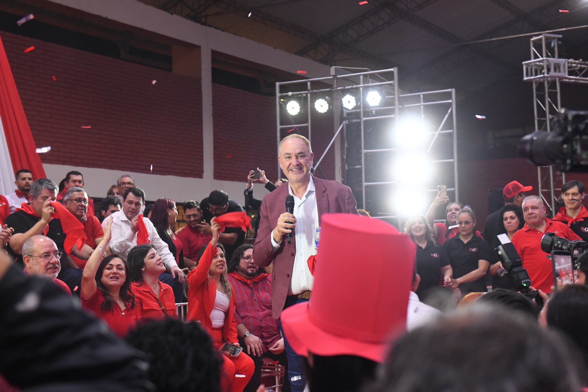 “Presenten carpeta”: promesas de cargos agitan campaña colorada en CDE de la mano de Vaesken