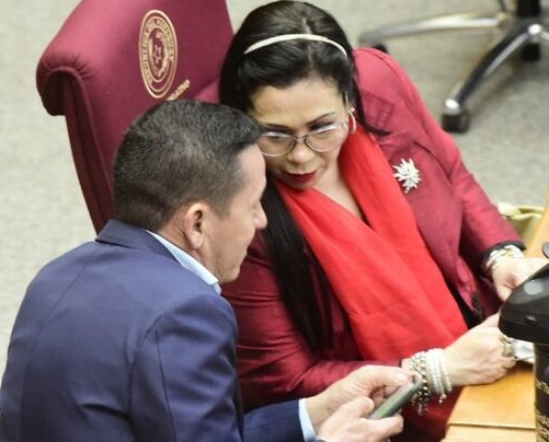 “Nuestro voto vale 20 mil dólar”: audios comprometen a senadores colorados