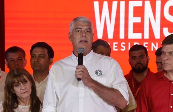 Wiens acusa a Peña de corrupción, abuso y traición