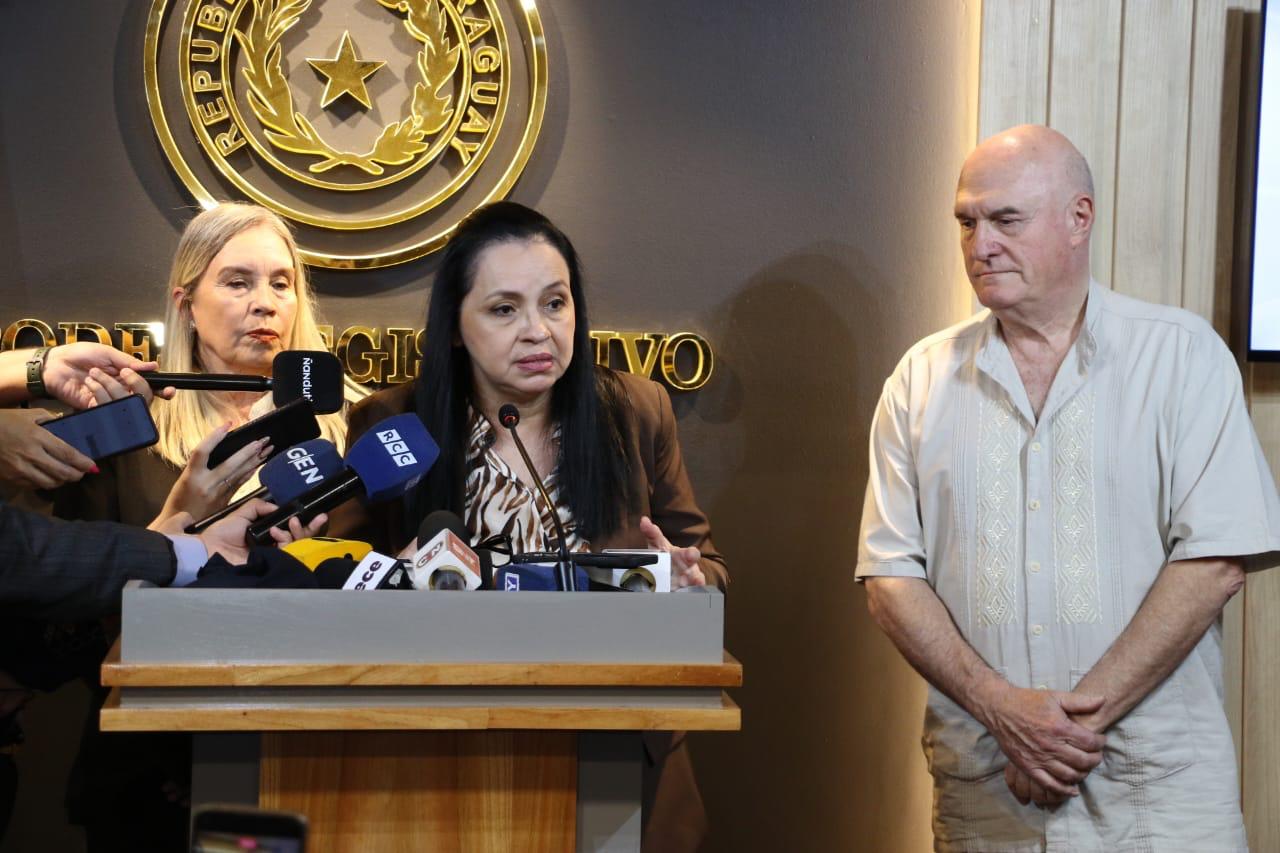 Cruzada Nacional renueva caras y aseguran que no venderán sus votos al cartismo