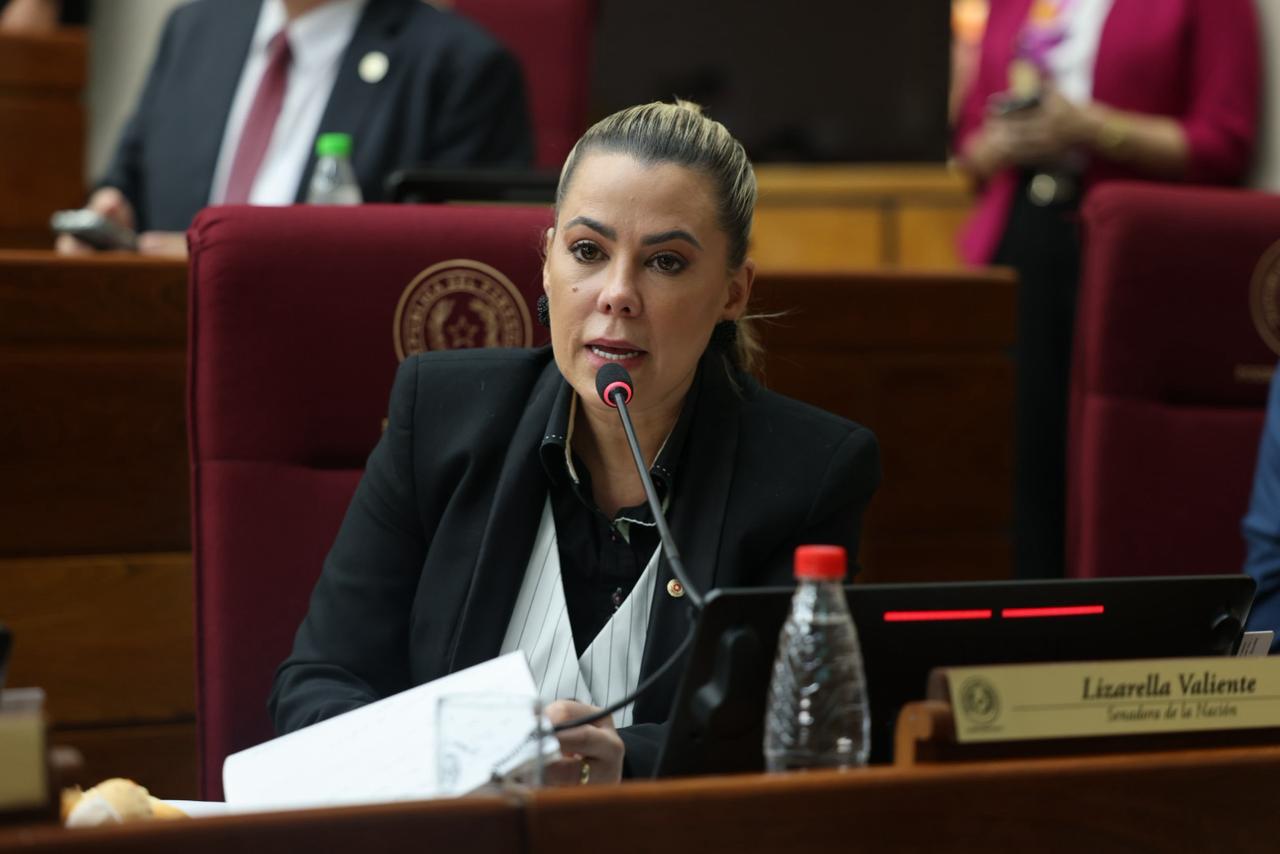 Cartismo judicializa el debate: Lizarella Valiente busca silenciar críticas con querella
