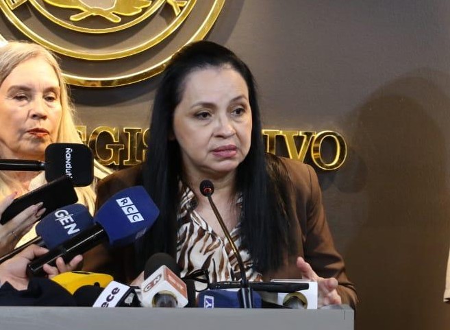 ¿Asado o negociado? Visitas secretas en Mburuvicha Roga desatan sospechas de corrupción, apunta senadora Paredes