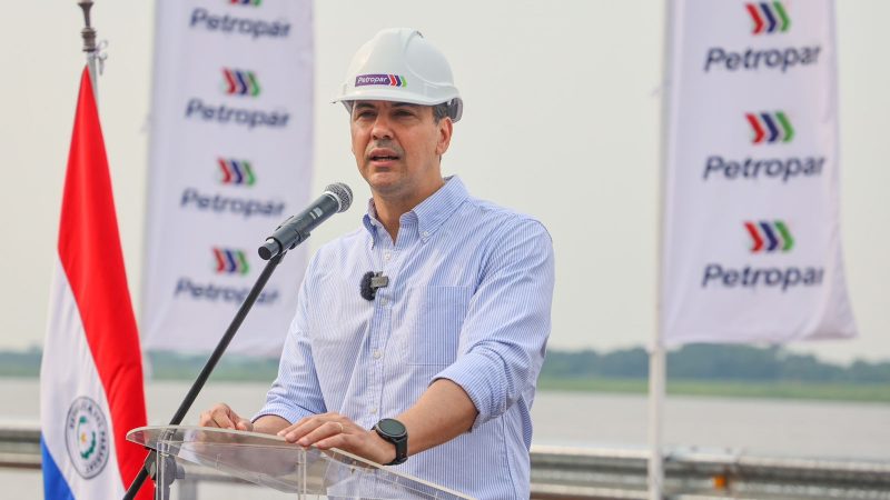 ¿Bajan los combustibles o sube la sospecha? Peña anuncia rebaja en Petropar en plena tormenta política