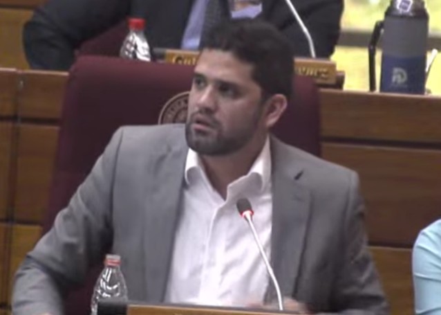 Jatar Fernández y Raúl Benítez al borde de los golpes en sesión de Diputados: «Hace el papel de barra»