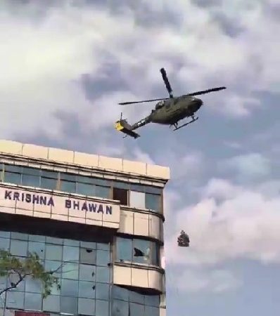 Nepal en llamas: políticos huyen en helicóptero tras incendio del Parlamento