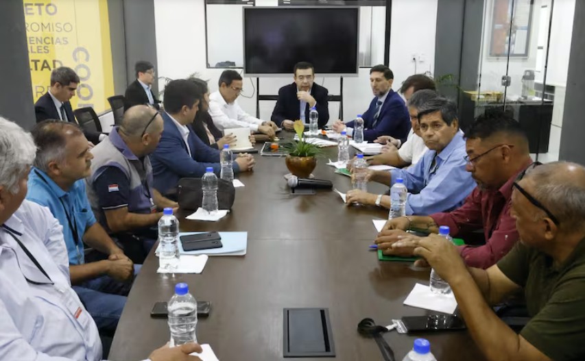 Reforma sobre ruedas, choferes bajo amenaza: el Gobierno acelera sin frenos laborales