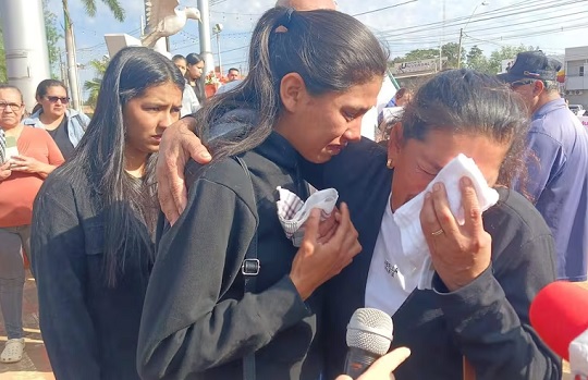 Santa Rosa: protesta por feminicidio con repudio al fiscal que cantó polca colorada