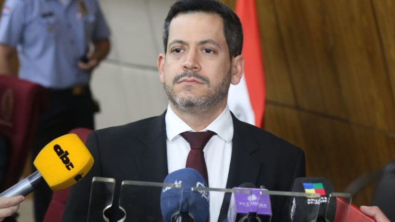 Latorre se juega por Peña en medio de escándalo de sobres: “Creo en su honestidad”