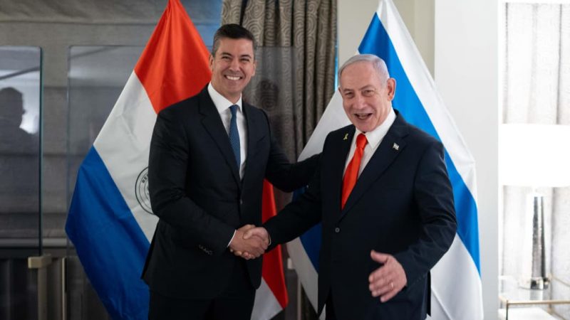 Peña de la mano con Netanyahu y Esperanza Martínez lo compara con narcos y coimeros