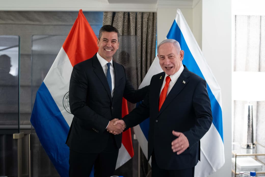 Peña de la mano con Netanyahu y Esperanza Martínez lo compara con narcos y coimeros