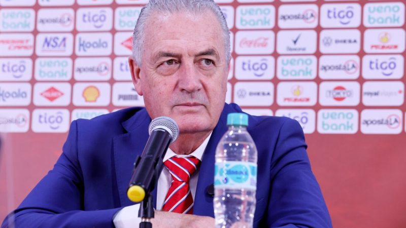 Gustavo Alfaro avisa: «Con esto para el Mundial no nos alcanza»