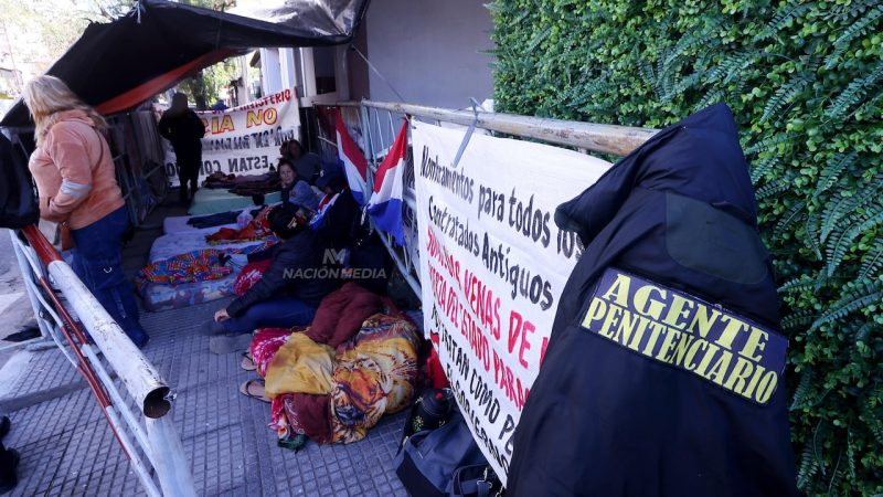 Guardiacárceles amenazan con recrudecer medida de fuerza y ministerio responde