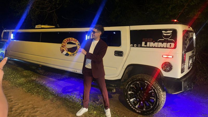 El “chipero cheto” desfiló con chipas y glamour en la noche del Reality Show